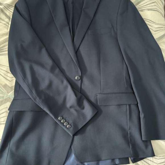 Suit - Picture 2 of 6